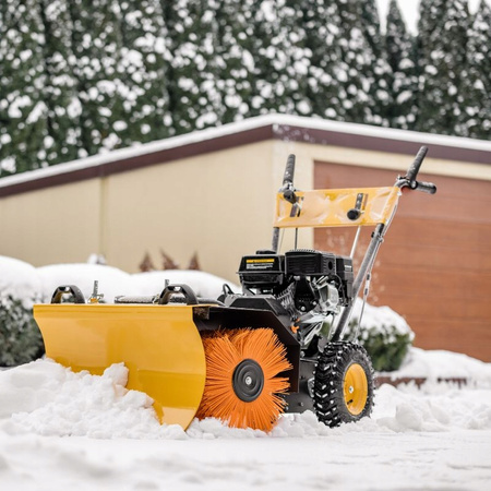 Zamiatarka spalinowa GRASS VEGA KCB25-F 4w1 Loncin 196 cm³ – szerokość szczotki 80 cm