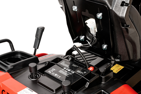 Traktorek Cedrus Premium C-TRAC-108HS z wyrzutem bocznym