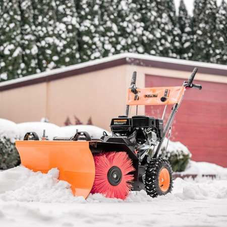 Zamiatarka spalinowa Oleo-Mac OM Line PKM 80 Loncin 196 cm³, szczotka 80 cm